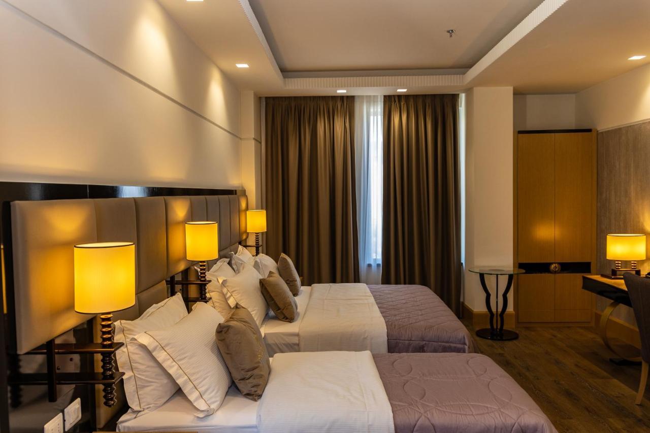 Hotel Golden Palace Shkoder Exterior photo